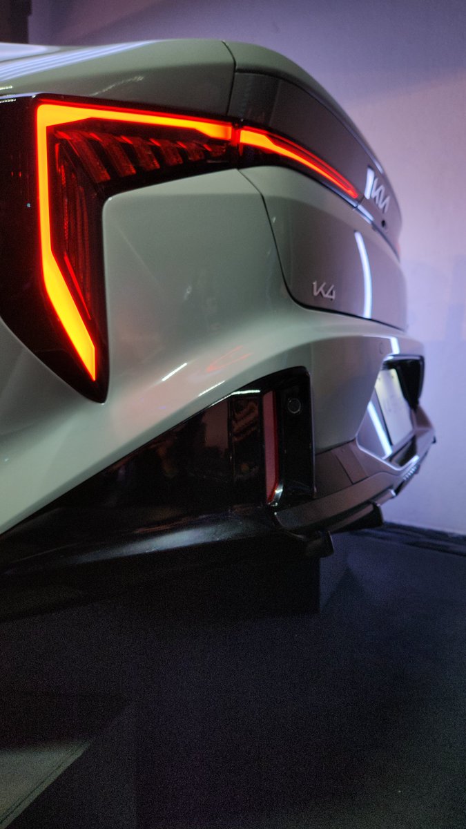 KiaMexico's tweet photo. Silueta tipo fastback, iluminación “Star Map” de LED, conectividad inalámbrica, 10 asistencias avanzadas a la conducción y más.​

#KiaK4 Sedán llega en 4 versiones, espéralo próximamente.​

#Kia #MovementThatInspires https://t.co/9bOHt1LbXe