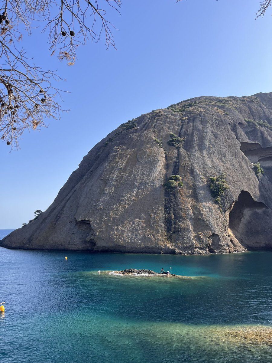 lauriaclv's tweet photo. le sud ☀️ https://t.co/fpRBdFeVN1