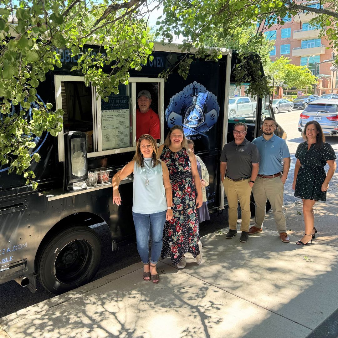 ParksideBank's tweet photo. This morning, our #SummerInterns delivered an impressive final capstone presentation on the impact of changing interest rates on banking, wealth management, and individuals. We celebrated their accomplishments with lunch catered by @BluesFiredPizza. #PFBTIntern #UncommonPartner https://t.co/IP9uEDY3SN
