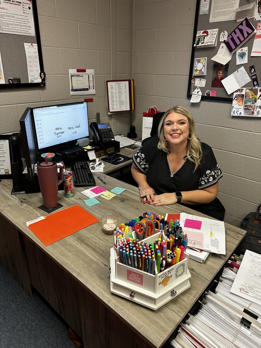 ABeauLove's tweet photo. A great start to the first day of school at SBES! ❤️🐾🖤 #leadingteachinglearningtogether https://t.co/QwnDZYxHrI