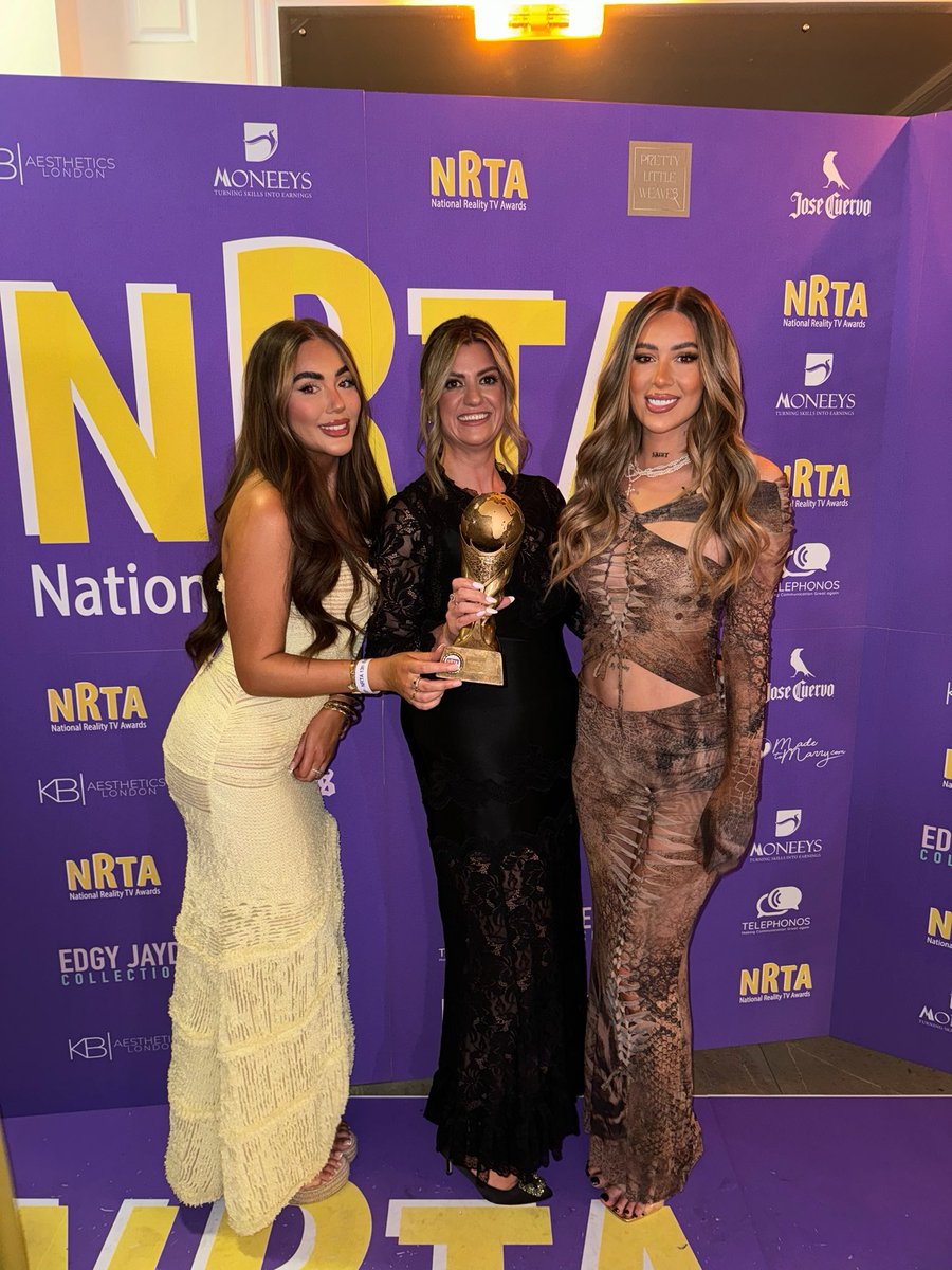 demi_sims's tweet photo. Hey guys! House of sims won most inspiring tv show 2024 🥳🥳 im so happy 🥰🥰🤍🤍 https://t.co/Mzzi2XZfq0