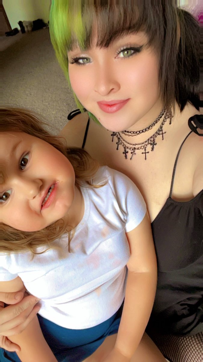 Happy national girlfriend day to my beautiful lady 💜 
You are the best ever and I'm so happy I'm finally here and getting settled to be with you 💜 
I love you! <a href="/Jennehchanx/">Jennehchan</a>