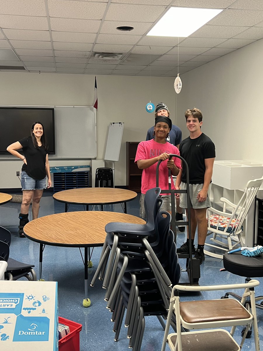 GedKates's tweet photo. So glad @Royals_FB could held North Ridge Elementary Teachers move into their classrooms. #RUR https://t.co/AoQ5UnJRAH