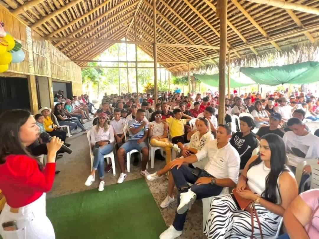 IngridBravoRuiz's tweet photo. Iniciamos el mes de la Juventud❤️ 
Como jóven, los invito a unirnos para trabajar juntos por el país que merecemos. Recuerden que la Constitución de la República nos reconoce como actores estratégicos.

P.D Fotos de los encuentros juveniles que hemos realizado en nuestro cantón #SantaAna. 

#IntegracionJuvenilSantaAna  #MesDeLaJuventud
