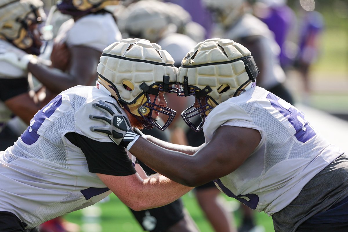 ButlerGrizzlies's tweet image. Fall camp practice No. 1 for @ButlerGrizzlyFB is in the books as the squad worked out on the brand new turf at BG this morning!

Full gallery: tinyurl.com/3kcce995

#RoarGrizz🐻