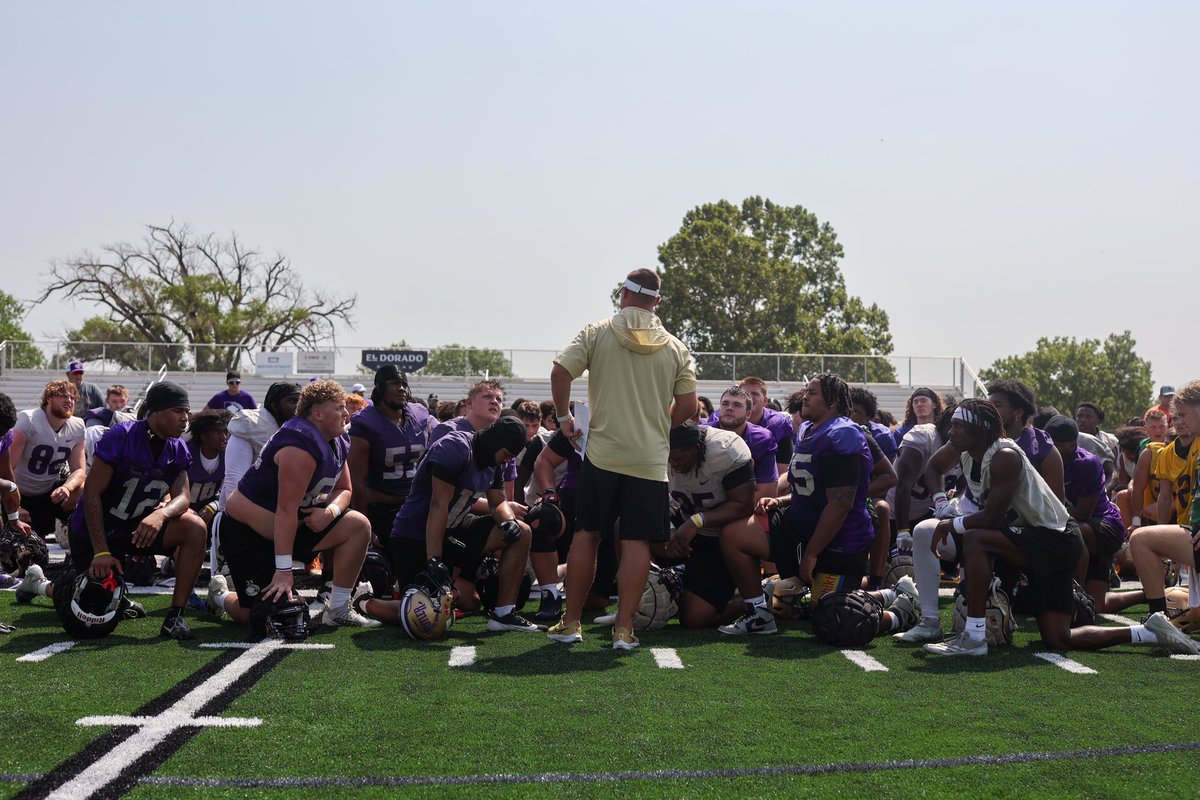 ButlerGrizzlies's tweet image. Fall camp practice No. 1 for @ButlerGrizzlyFB is in the books as the squad worked out on the brand new turf at BG this morning!

Full gallery: tinyurl.com/3kcce995

#RoarGrizz🐻