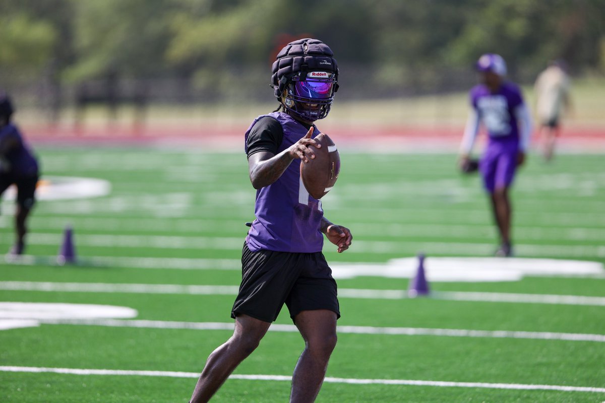 ButlerGrizzlies's tweet image. Fall camp practice No. 1 for @ButlerGrizzlyFB is in the books as the squad worked out on the brand new turf at BG this morning!

Full gallery: tinyurl.com/3kcce995

#RoarGrizz🐻