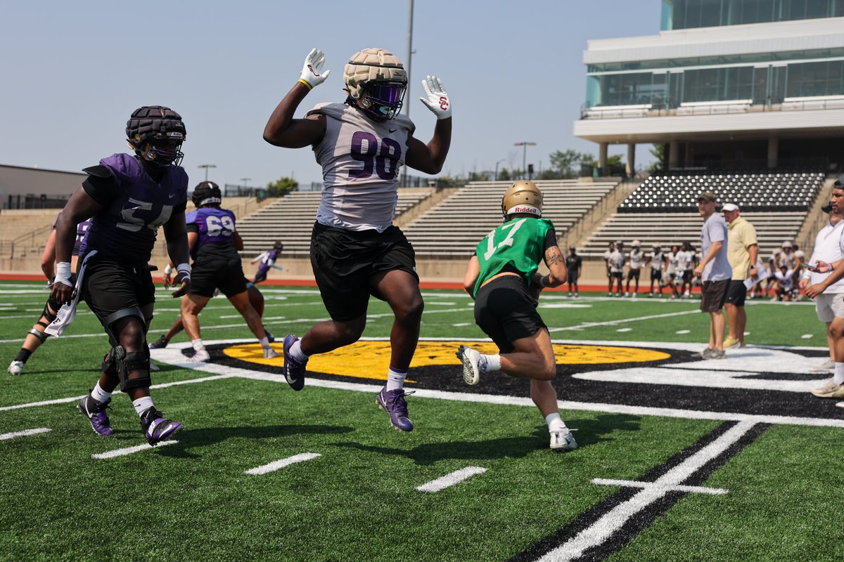 ButlerGrizzlies's tweet image. Fall camp practice No. 1 for @ButlerGrizzlyFB is in the books as the squad worked out on the brand new turf at BG this morning!

Full gallery: tinyurl.com/3kcce995

#RoarGrizz🐻