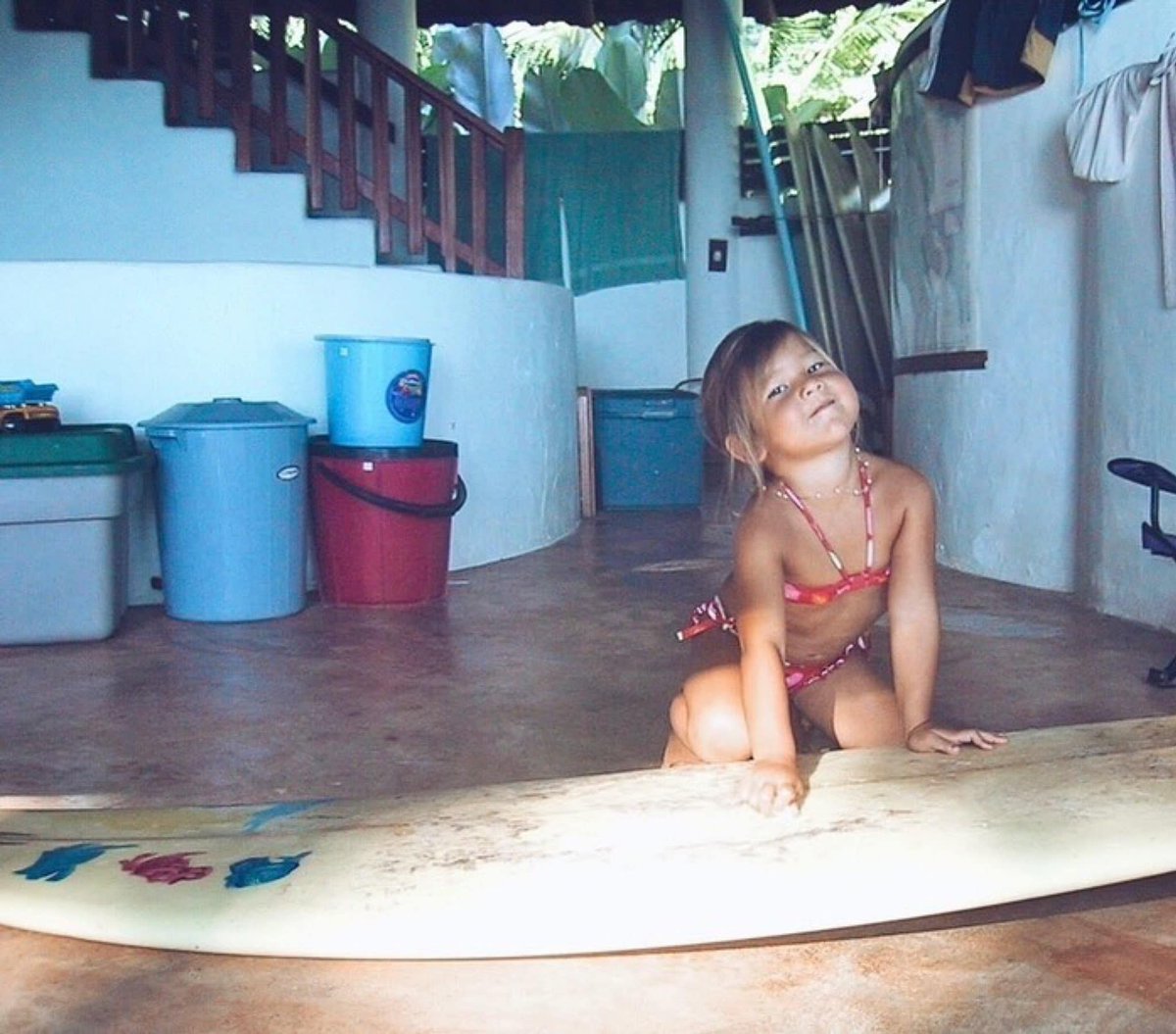 Esta niña se acaba de meter entre las 8 mejores surfistas de los #JuegosOlímpicos ¡Gigante Brisa Hennessy!