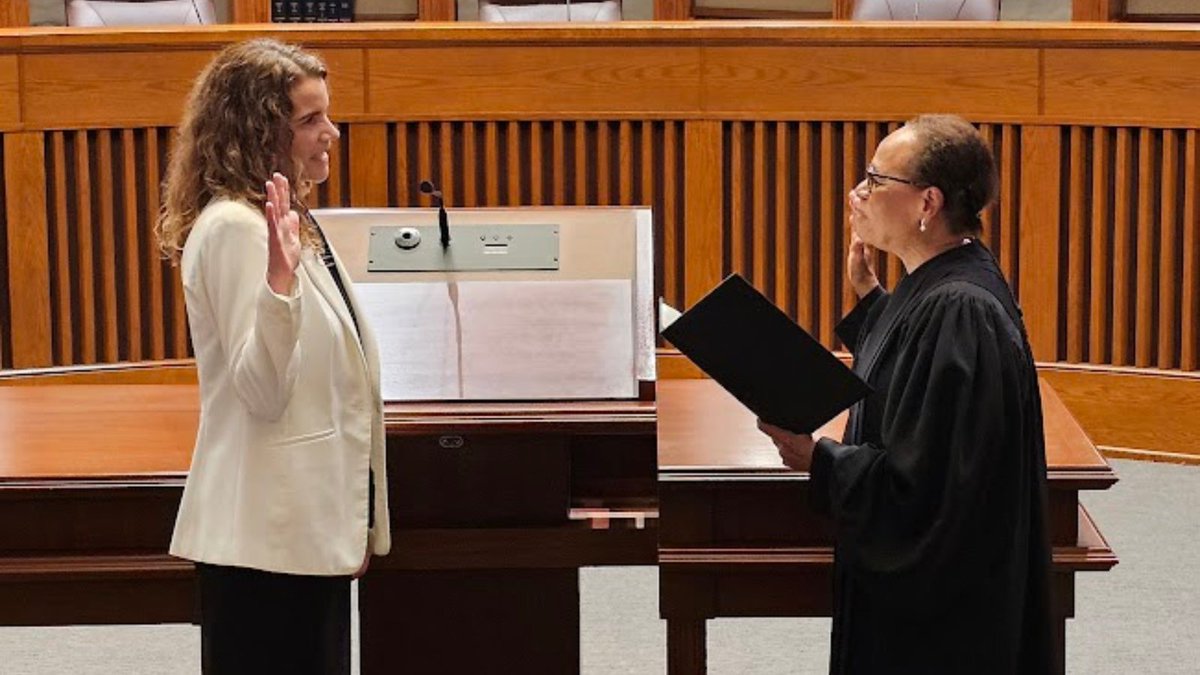 Welcome Justice Theodora Gaïtas to the Minnesota Supreme Court!

Supreme Court Chief Justice Natalie Hudson swore in Justice Gaïtas today during a private ceremony at the Minnesota Justice Center.