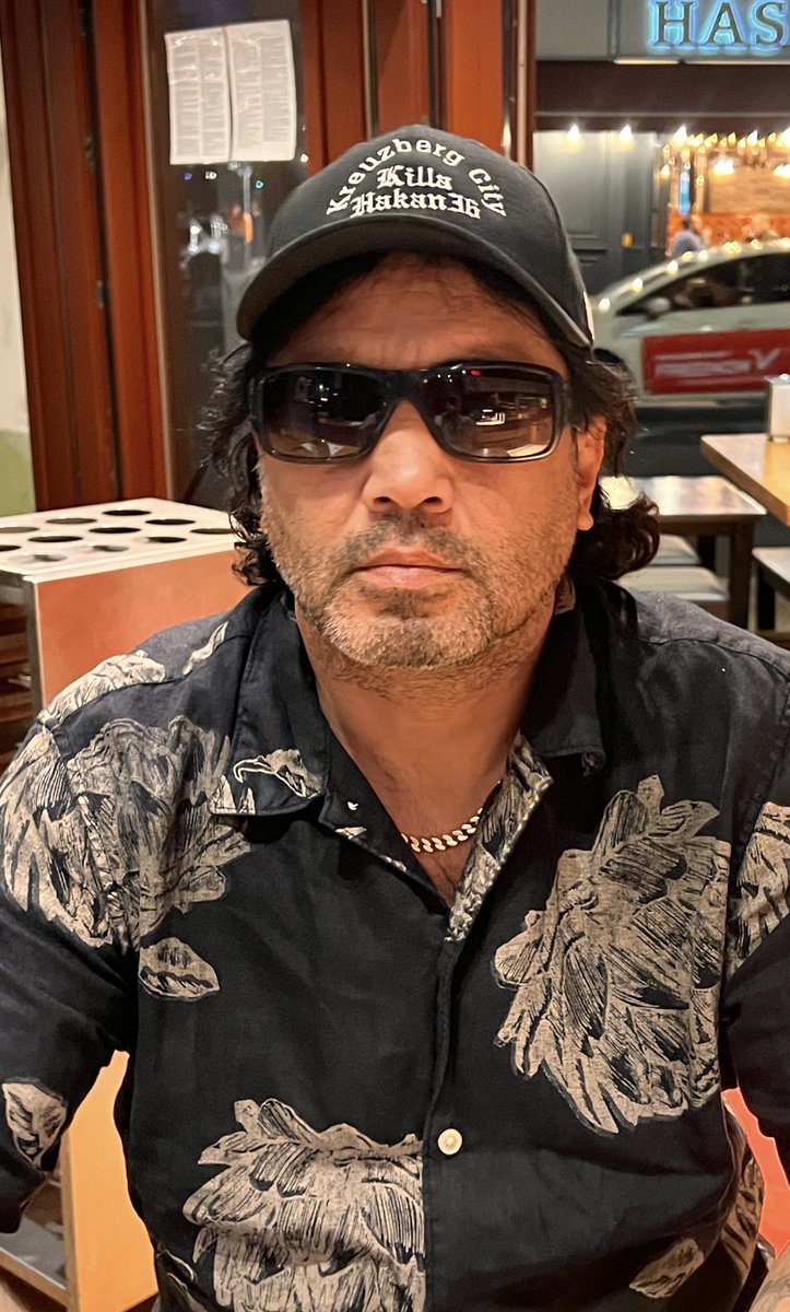 Yaşam kavgası direnmek biz usta cambazlar cehennemden cıktık geldik desek inanmazlar kırbaç atsın size kablo bu nasıl tablo berlin kreuzbergden selam olsun amcamız escobar pablo