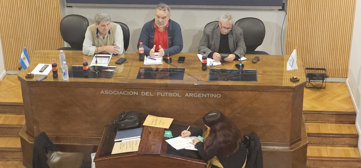 En <a href="/afa/">AFA</a> se desarrolla una reunión de delegados, representantes y miembros de la mesa directiva del torneo de fútbol infantil de <a href="/afa/">AFA</a> 
Se tratan temas relativos al certamen que se está disputando y al torneo formativo categoría 2015.