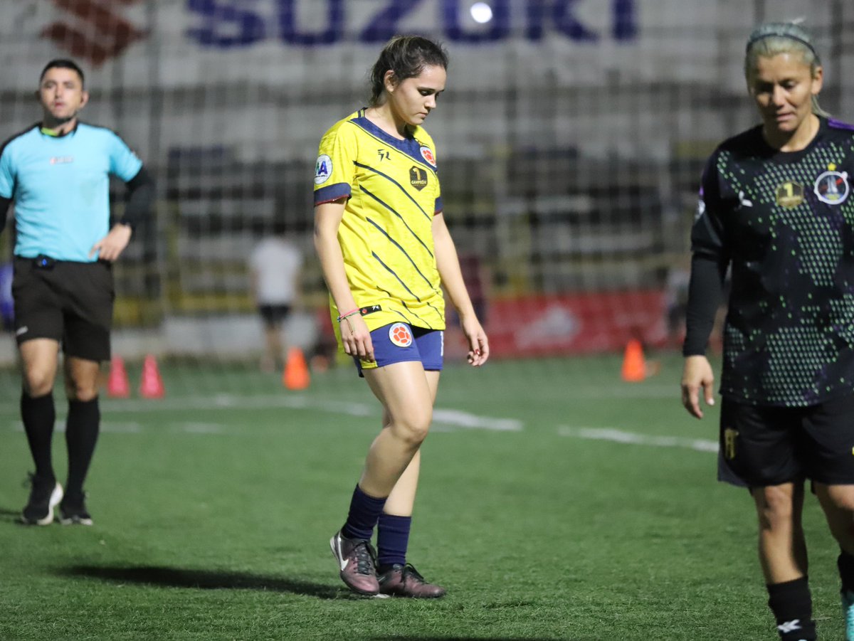 colombiaaencasa's tweet photo. 𝐒𝐞 𝐚𝐜𝐚𝐛𝐨́ 𝐥𝐚 𝐢𝐥𝐮𝐬𝐢𝐨́𝐧 💔

Dura y triste eliminación por penales, un partido confuso donde no salieron las cosas y se nos escapó el pase a la final, a reponerse rápido y prepararse para otro desafío. Vamos las chicas!!!

#VamosCampeonas 🇨🇴🇨🇴🇨🇴 https://t.co/xsitg1UJmz