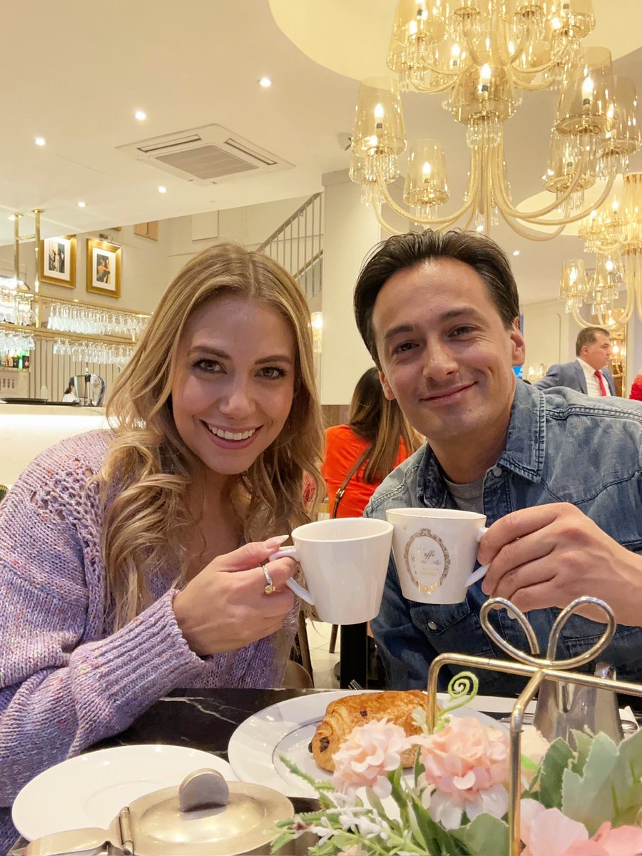 AAtaydeR's tweet photo. Me dicen que hoy es Día de la Novia en México. 

Por eso, felicito a la mejor novia del mundo mundial (mi prometida, por cierto): @gaby_cam .

Te amo 😘 

#DiaDeLaNovia https://t.co/PB5hWXvUYX