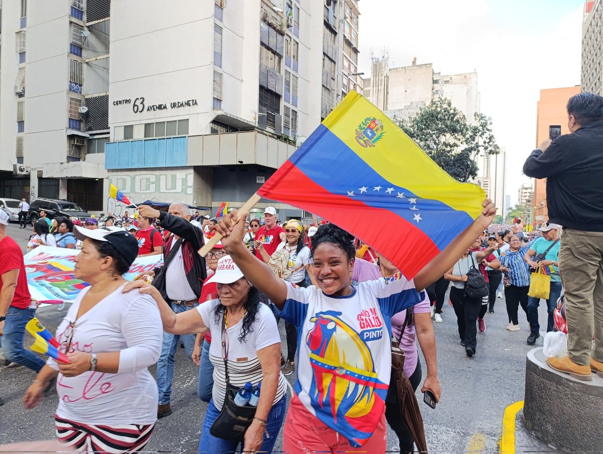 Viceagrourbana's tweet photo. 🌱🇻🇪 Con dignidad, alegría y civismo, la clase trabajadora vuelve a llenar las calles de Caracas en defensa de la paz y soberanía de Venezuela. ✊🏻

@NicolasMaduro

#PuebloDeJusticia https://t.co/YUbqtw3Ky4