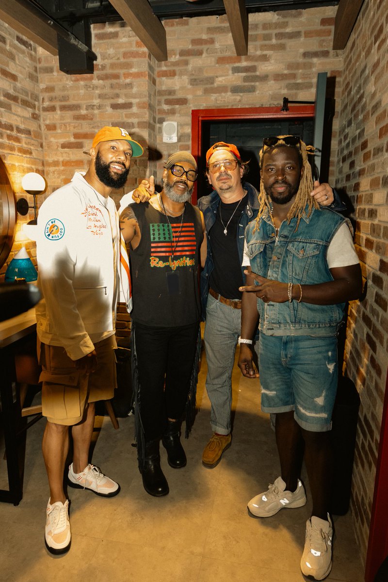 Black Pumas (@blackpumasmusic) on Twitter photo Shoutout to <a href="/common/">COMMON</a> for coming to see our show at <a href="/BklynParamount/">Brooklyn Paramount</a> on Tuesday ✌️
📸 <a href="/brittanynofomo/">Brittany NO FOMO Media</a> Shoutout to <a href="/common/">COMMON</a> for coming to see our show at <a href="/BklynParamount/">Brooklyn Paramount</a> on Tuesday ✌️
📸 <a href="/brittanynofomo/">Brittany NO FOMO Media</a>