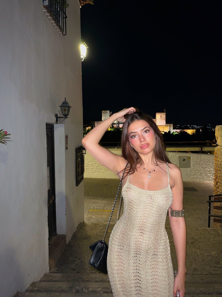 caribemixx's tweet photo. miren q bonita es granada (y yo) https://t.co/9rRbzpldpU