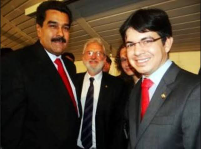 BrazilenDireita's tweet photo. O #Randolfe querendo se desvencilhar do #maduro, a essa altura?
Maduro é #Randolfe, Randolfe é maduro. https://t.co/48JV24wk4t