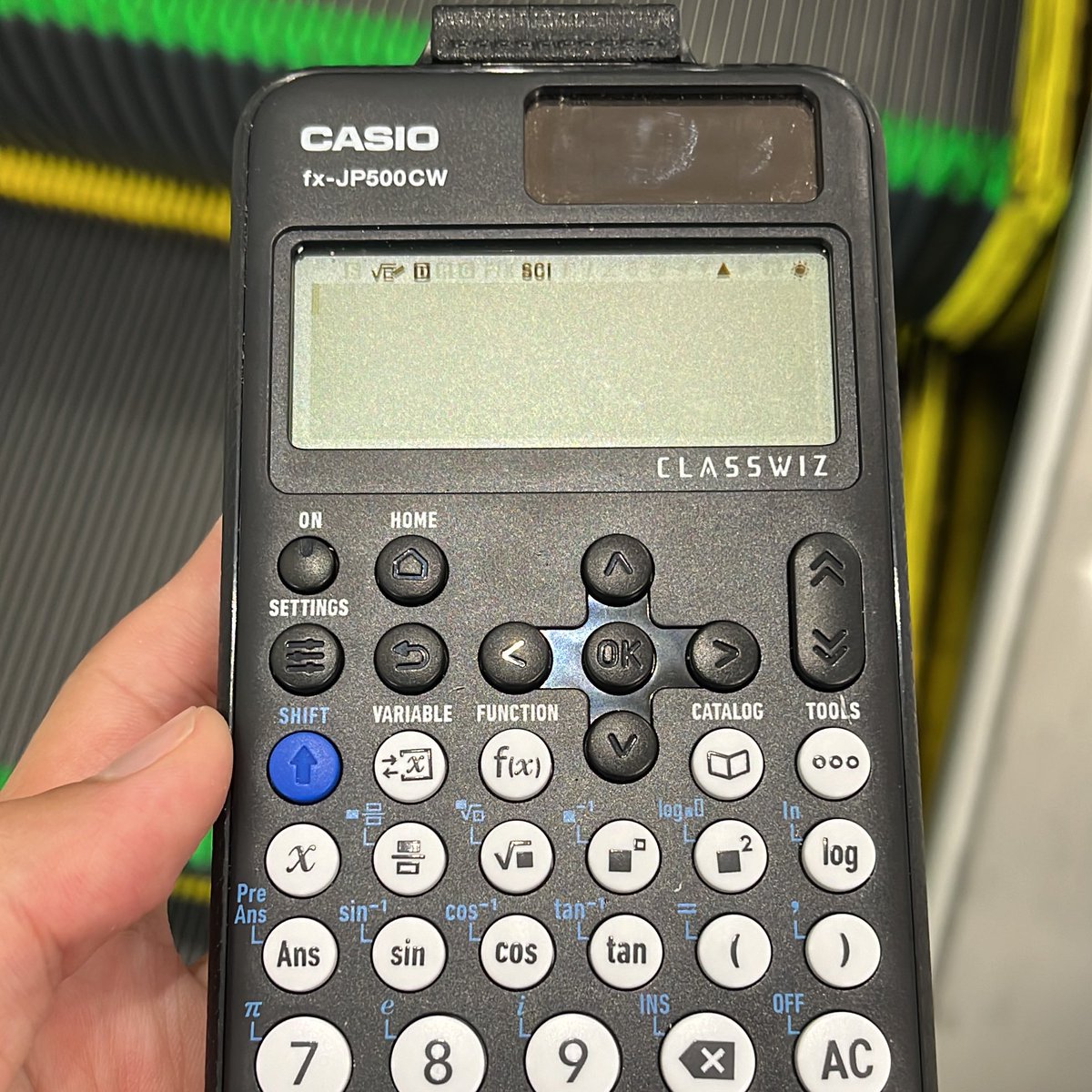 kawamathiz's tweet photo. 「ﾁｯ...スマホ触りながら歩くな！」って言われたんだが？

テストギリギリの学生を舐めるな？ https://t.co/w9j3tKb92c