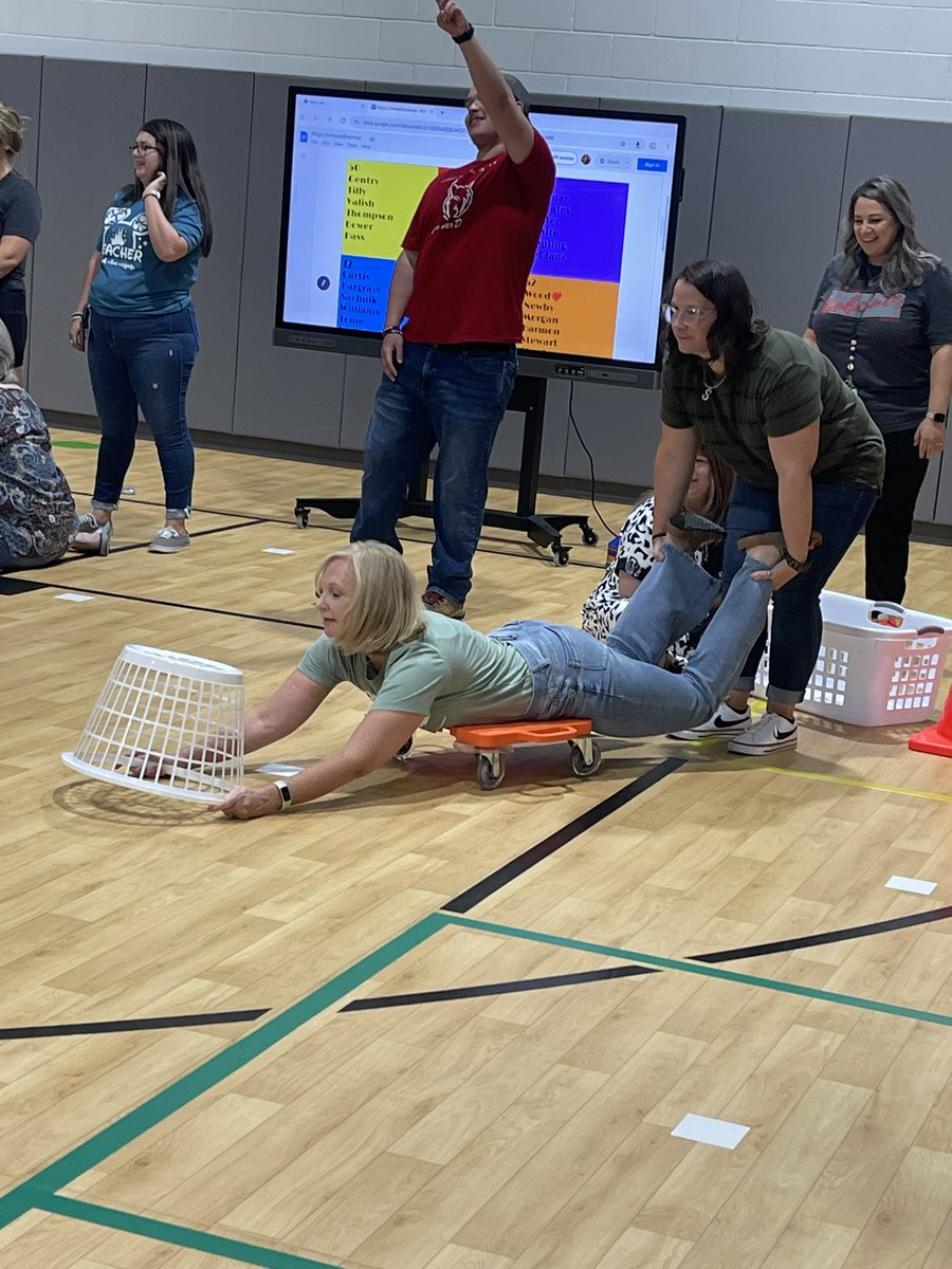 JLBurrellES's tweet photo. What an amazing day back with all staff! #BobcatPride https://t.co/22nfU38Cpb