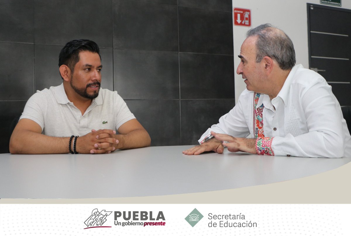SEPGobPue's tweet photo. Con el objetivo de reforzar estrategias en beneficio de la comunidad educativa para el inicio del ciclo escolar 2024-2025,  el secretario de Educación @EstefanChidiac se reunió con el director del @Conalep_Pue, Edson Armando Cortés. https://t.co/EooT3ZhI9r