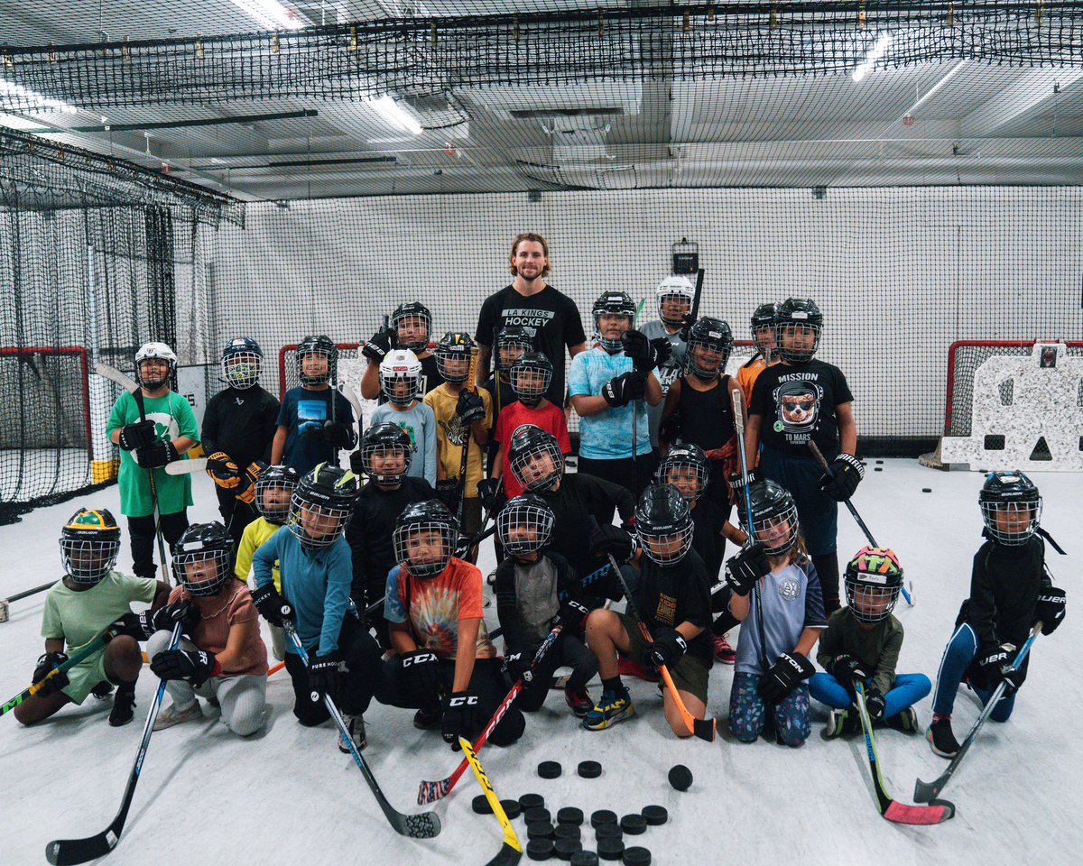 LAKings's tweet photo. Coach Juice 🫡🧃

@WeAreAllKings Camp is a part of the #GOALS program presented by @BlueShieldCA and is also sponsored by @WarriorHockey https://t.co/Ur2Ol1AdRw