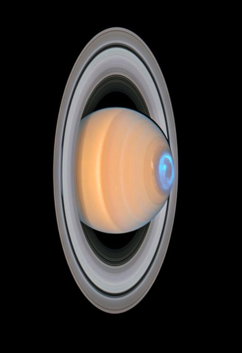 MAstronomers's tweet photo. Saturn Auroras from Hubble... https://t.co/HltWddqTxk