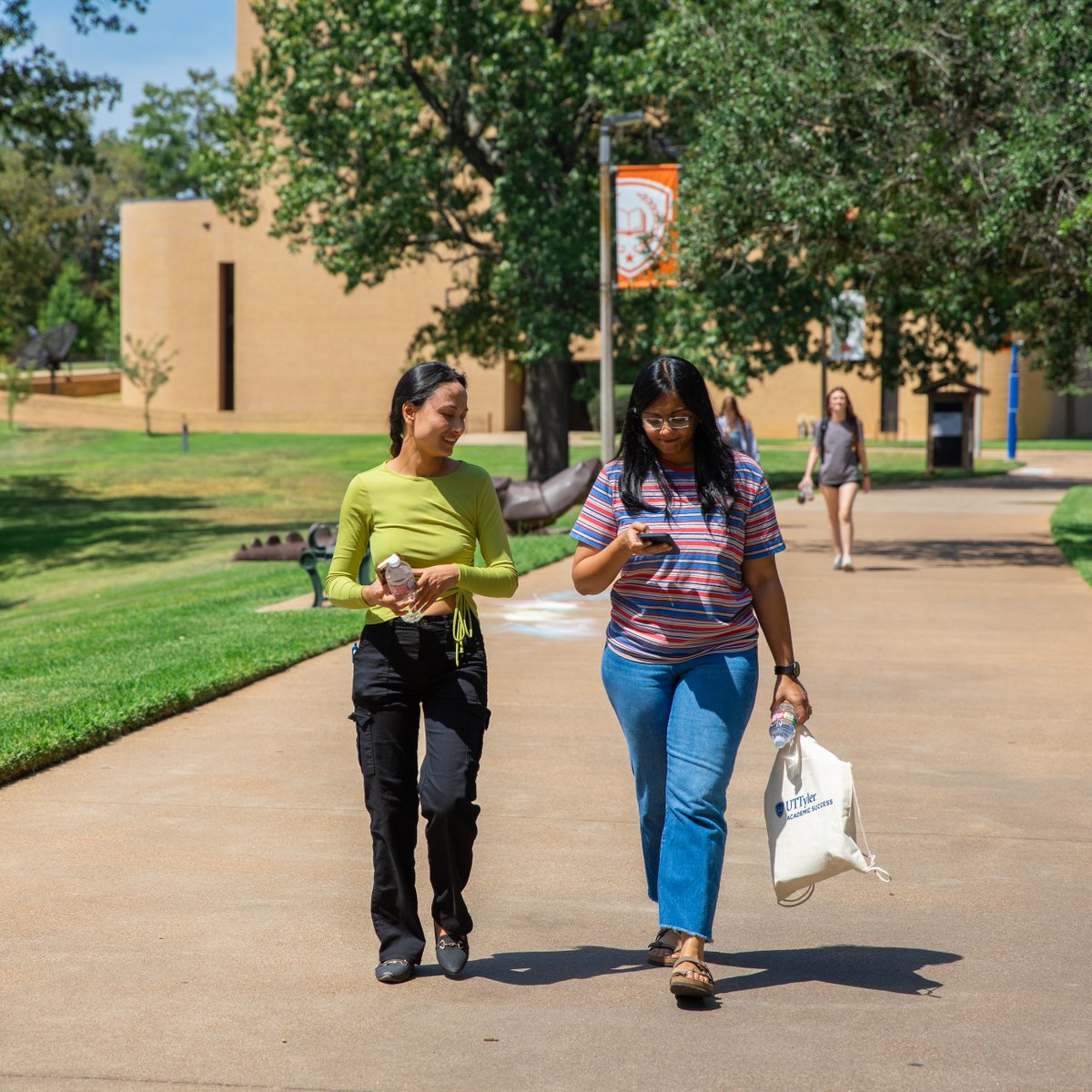 UTTyler's tweet image. Only 26 days until you&apos;re home! 🥹🫶 #UTTyler #FirstDayOfClass