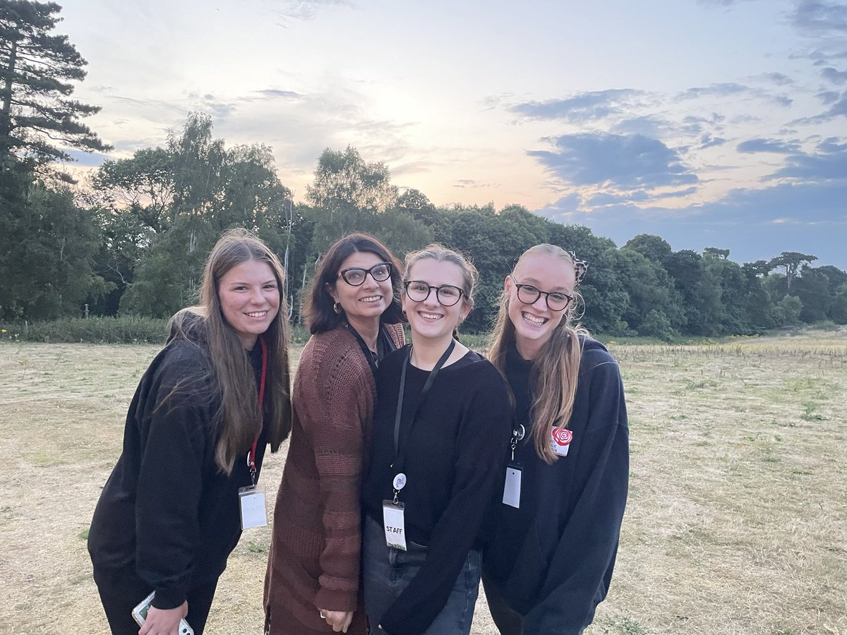 Who rules the world? And Theatre in the Forest ⁦<a href="/red_rose_chain/">Red Rose Chain</a>⁩ ❤️