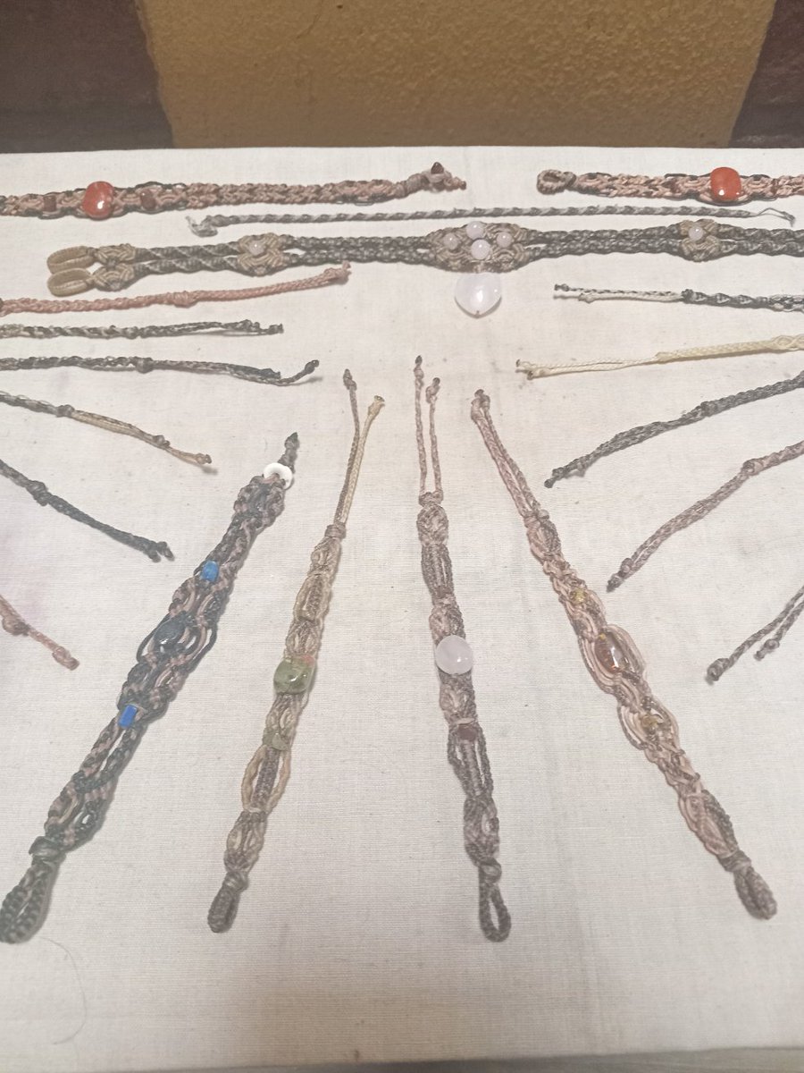 kNotSmart_'s tweet image. Welcome to my shop! Like walmart or kmart but kNotSmart_ 😜