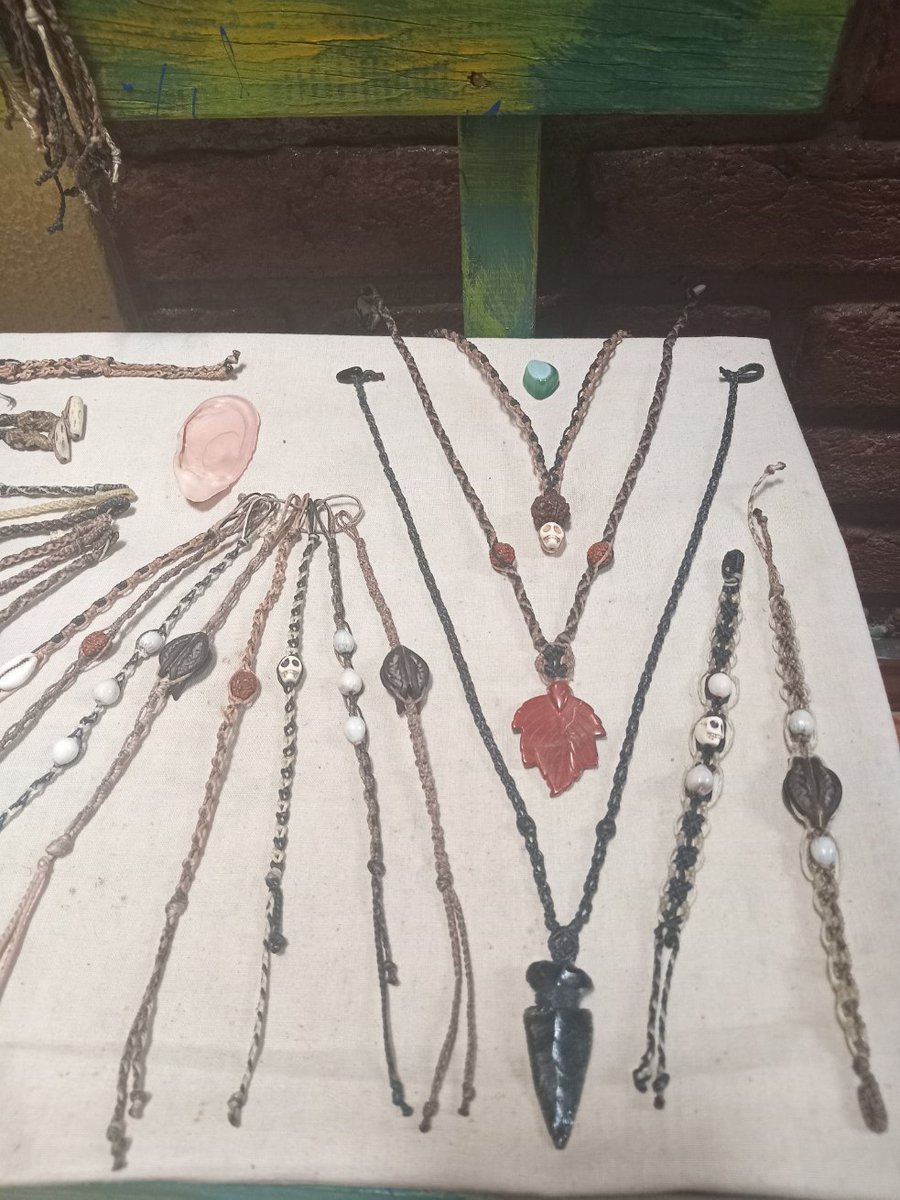 kNotSmart_'s tweet image. Welcome to my shop! Like walmart or kmart but kNotSmart_ 😜