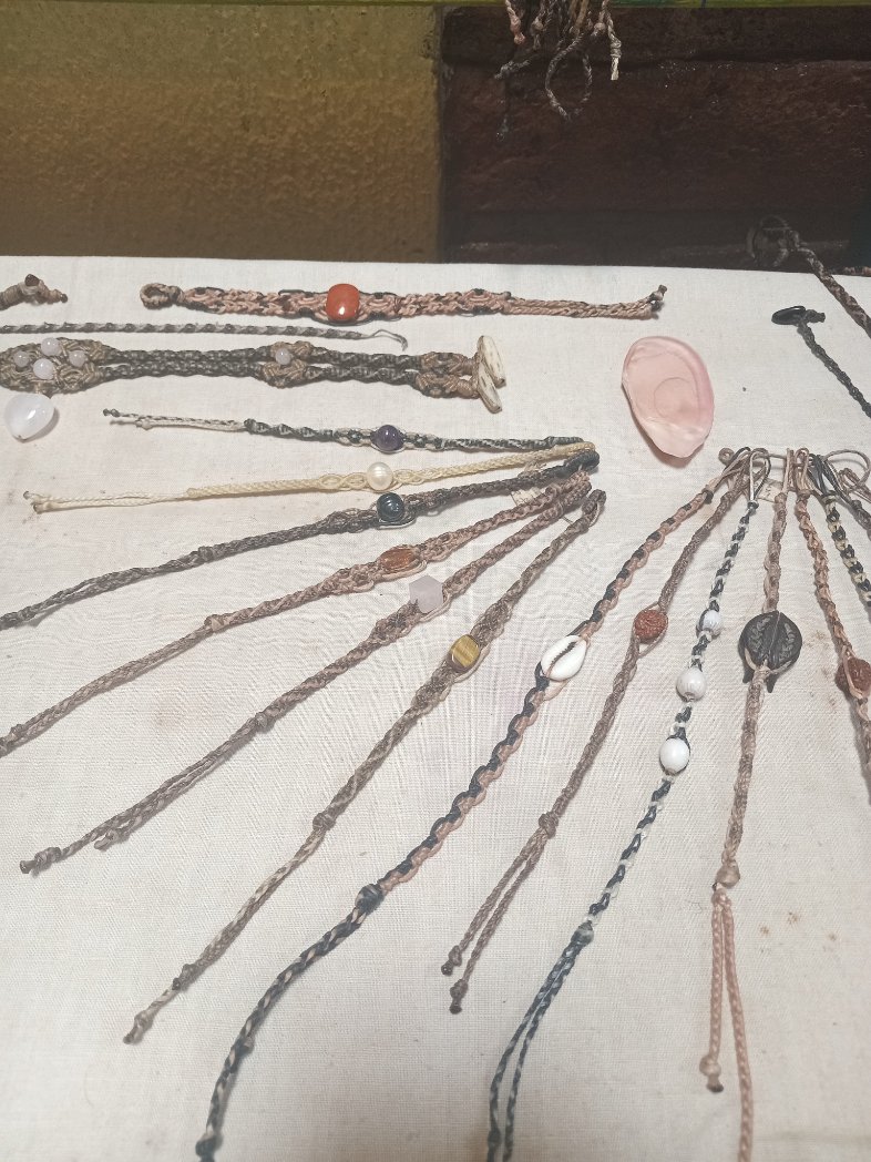 kNotSmart_'s tweet image. Welcome to my shop! Like walmart or kmart but kNotSmart_ 😜