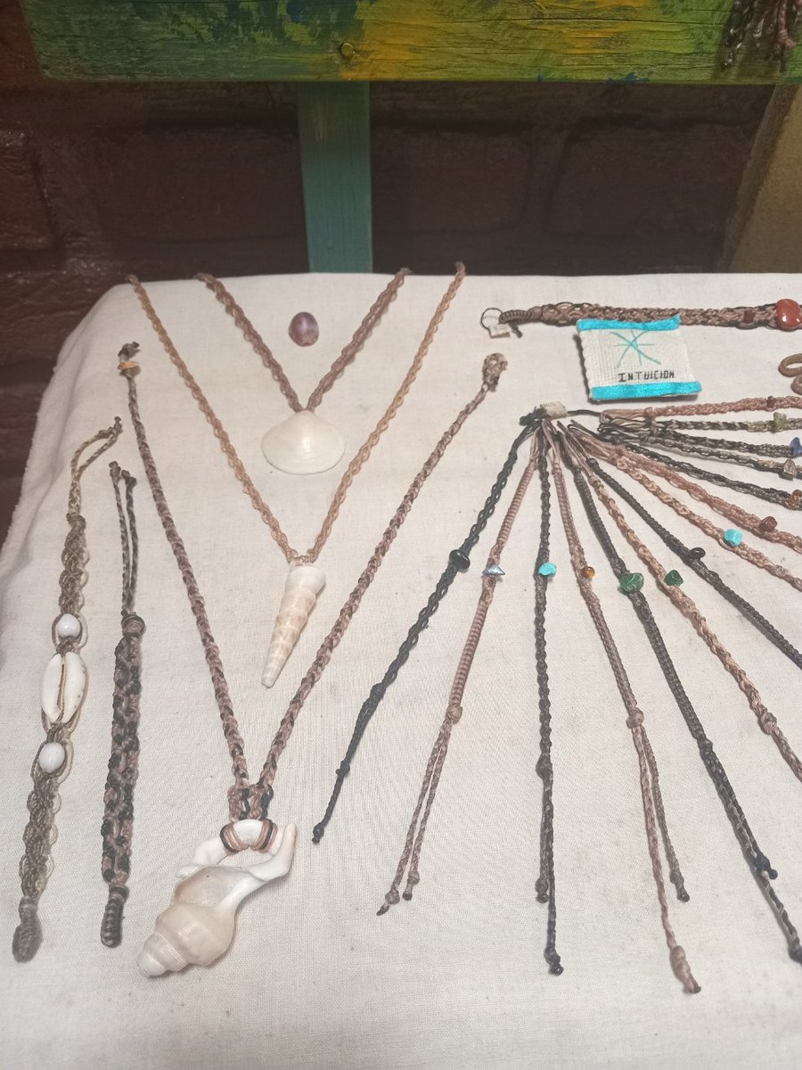 kNotSmart_'s tweet image. Welcome to my shop! Like walmart or kmart but kNotSmart_ 😜