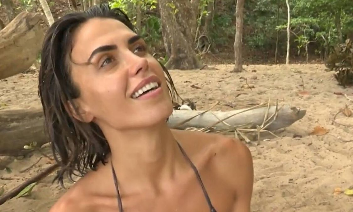 Dios las cría y ellas se juntan. Son tal para cual. SINVERGUENZAS las tres. Yo diría y bien claro, que las que no tienen C*** son ellas. Que maldad tiene Sofía Suescun. #SVAlIStarsDebateFinal