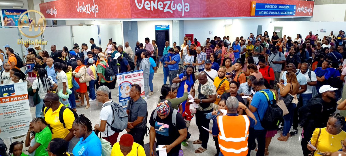 AMDigitalma88's tweet photo. Sigue #nuevaesparta recibiendo #turistas de distintos países. El día de hoy #01deagosto se recibió otro vuelo internacional, sean bienvenidos todos a nuestra hermosa #islademargarita🌴 #turismo #viajar #viajeros #sol #playa #familia 
#pueblodejusticia 
#venezuelapintabonito https://t.co/AFrWNI1Hkh