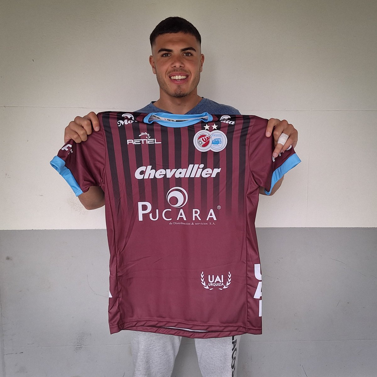 clubuaiurquiza's tweet photo. AXEL POZA SE SUMÓ A PRÉSTAMO AL FURGÓN

El defensor central, cuyo pase pertenece a Independiente y jugó el último semestre en Atlanta, ya entrena a la par de sus compañeros.

¡Muchos éxitos, Muralla!

➡️ Leé la nota completa acá: https://t.co/PazfZce2fy

#VamosFurgón 🚂 https://t.co/NyXdOunM2p
