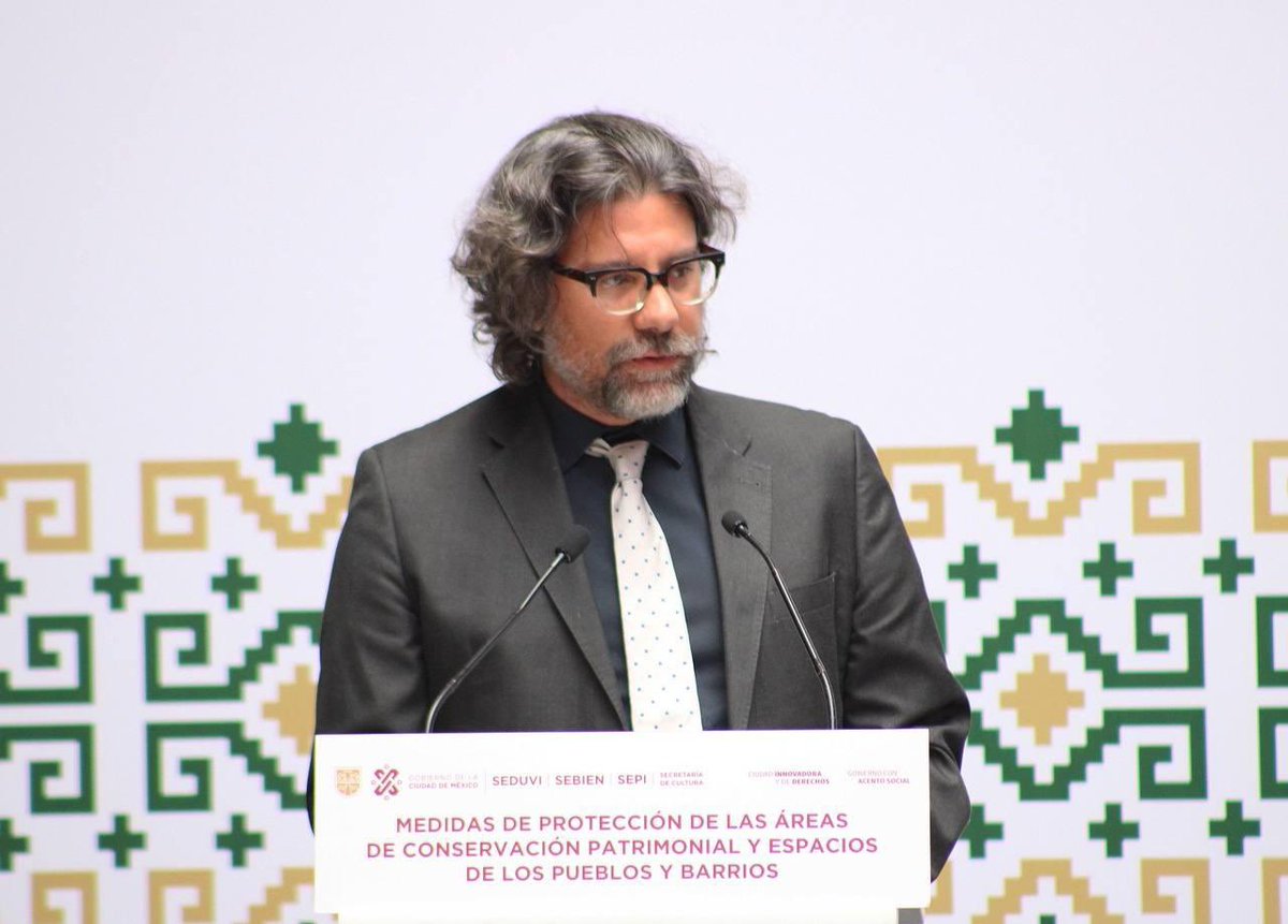 IntiMunoz's tweet photo. Acompañamos al #JefeDeGobierno, @martibatres, en la presentación de las acciones para la Preservación de Áreas de Conservación Patrimonial y Espacios de Pueblos y Barrios de la Ciudad de México.

El objetivo, en concordancia con la Recomendación de la @UNESCO sobre los Paisajes Urbanos Históricos, es proteger el tejido social, barrial y cultural de 135 pueblos y asentamientos urbanos cuya fundación se dio entre la etapa prehispánica y el final del Siglo XIX. 

Desde @seduviCDMX determinaremos las Áreas de Conservación Patrimonial que se encuentren en pueblos y barrios de la capital nacidos en el periodo antes referido. Así, publicaremos en breve diversas medidas y acciones de política urbanística para la protección y consolidación del patrimonio cultural y el el paisaje histórico de aquellos espacios barriales que representan las raíces más profundas de nuestra urbe.

Agradecemos a Carlos Tejada de @UNESCOMexico, a @diazpol del @Congreso_CdMex; y a los titulares @RicardoRuizSua2 de @SeGobCDMX; @AndehuiLaura de @SEPICDMX y @juangerardolh de @SEBIEN_cdmx por el trabajo interinstitucional para concretar este esfuerzo en beneficio de nuestros pueblos y sus habitantes.

@NVS_ @CDMXConsejeria