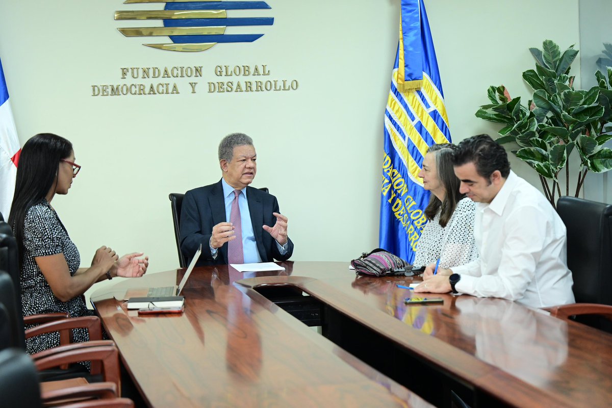Luego de nuestro retorno de Venezuela, hemos sostenido diversos reuniones y conversaciones con miembros del Centro Carter; del Panel de Expertos Electorales de la ONU y de la Unión Europea.

En dichas conversaciones acordamos mantener un intercambio fluido sobre la actual