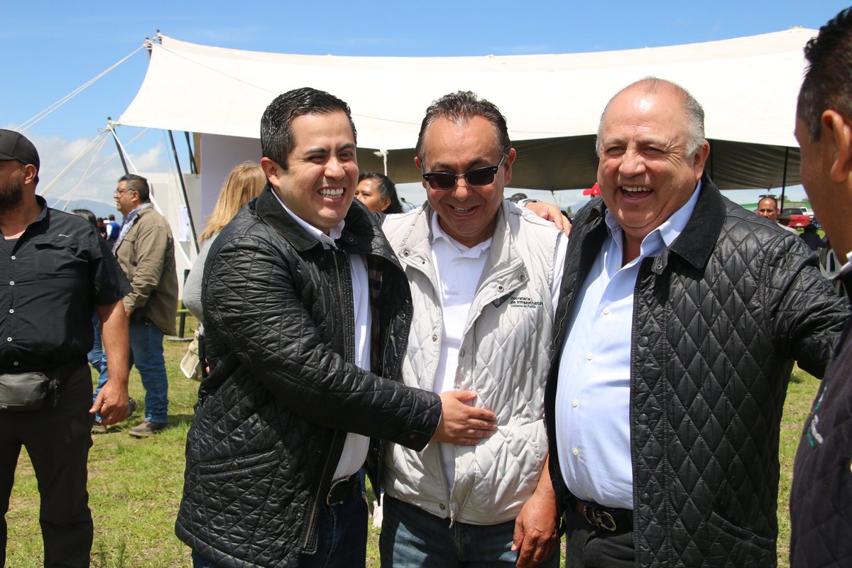 Lorenzo Rivera Sosa (@lorenzoriveras) on Twitter photo Hoy vemos concretada una gran obra que sin duda traerá un mayor desarrollo para el municipio de Chignahuapan, con un impacto local y regional.
Mi reconocimiento para nuestro Gobernador del Estado de Puebla <a href="/SergioSalomonC/">Sergio Salomón</a>, por su apertura y disposición a este gran proyecto. Hoy vemos concretada una gran obra que sin duda traerá un mayor desarrollo para el municipio de Chignahuapan, con un impacto local y regional.
Mi reconocimiento para nuestro Gobernador del Estado de Puebla <a href="/SergioSalomonC/">Sergio Salomón</a>, por su apertura y disposición a este gran proyecto.