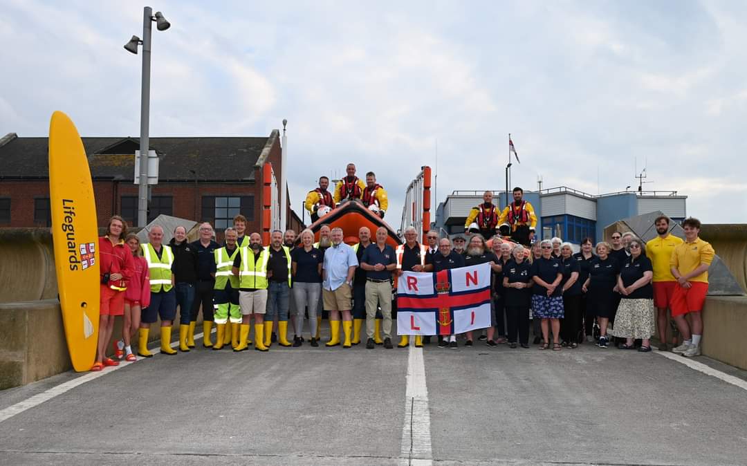 Today at 18.24 and marking 200 years of the #RNLI,  #Redcar  #volunteer crew, shop staff and Redcar Ladies Guild were joined by Lifeguards as "one crew" dedicated to #SavingLivesAtSea 

Here's hoping for another 200 years!