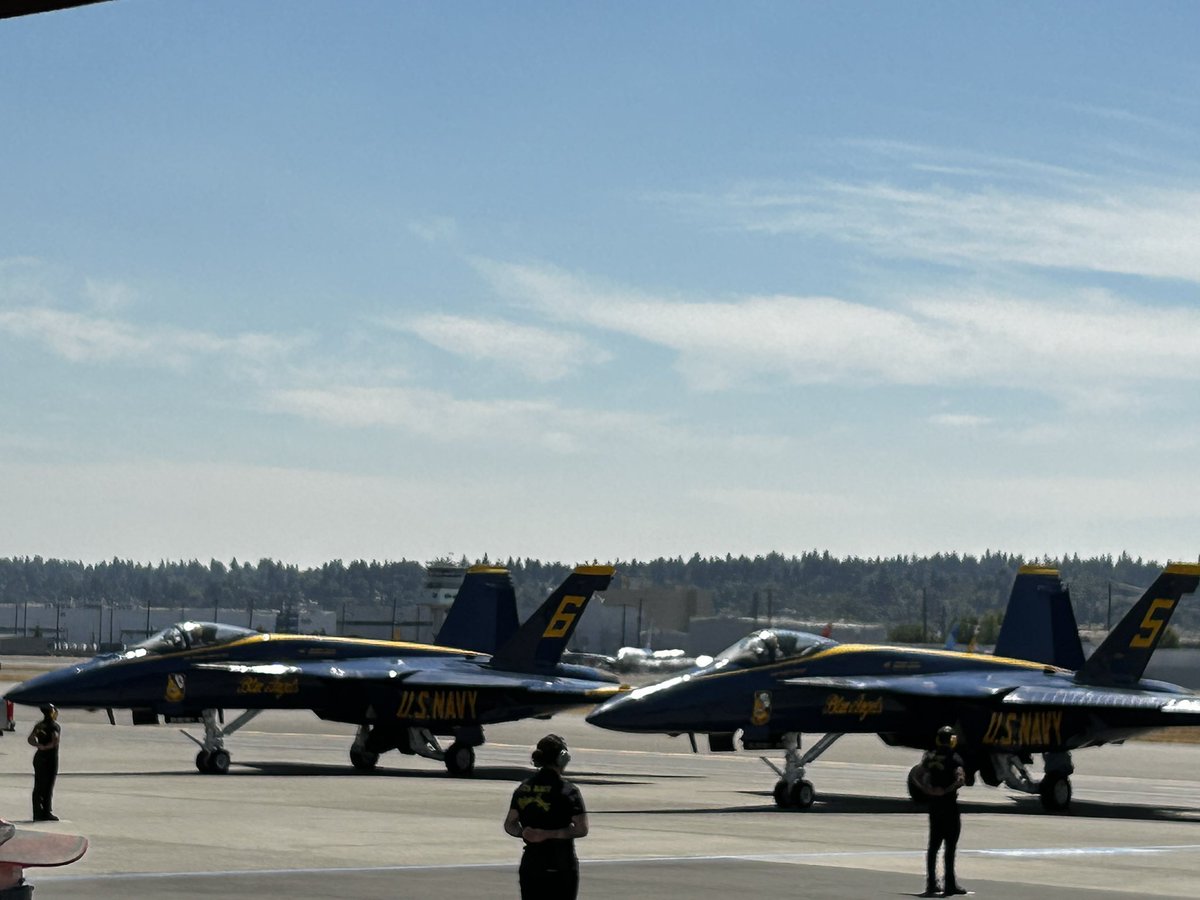 twitlips's tweet image. Just hangin’ with the Blue Angels today #NBD