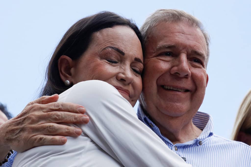 Informamos a todos los venezolanos que nuestra lider <a href="/MariaCorinaYA/">María Corina Machado</a>  se encuentra bien y en poco tiempo se dirigirá al país.  

Desde Unidad hacemos un llamado a la confianza, a la seguridad y la firmeza.  Ganamos y vamos a cobrar la victoria.   #VamosAGanar