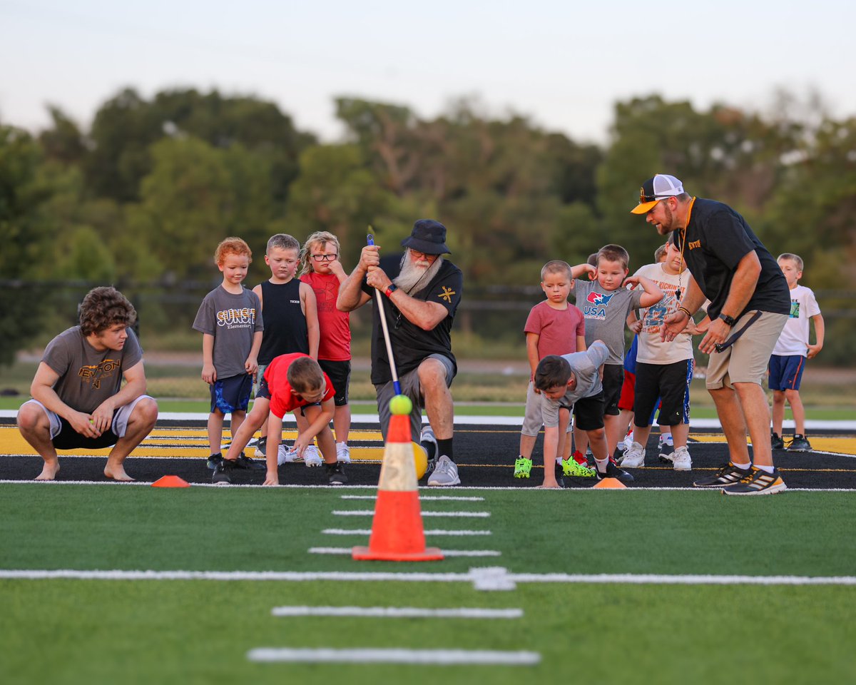 NewtonRailerFB's tweet photo. Had a huge turnout for our 2024 Jr Railer youth camp these last 3 days! We couldn’t have pulled off such a great camp without the help of our amazing coaches and high school athletes! It’s an exciting time for Railer football! 🚂 🏈 #railernation #therailerway #oneteamonetrack https://t.co/3iSqY4I5Bo