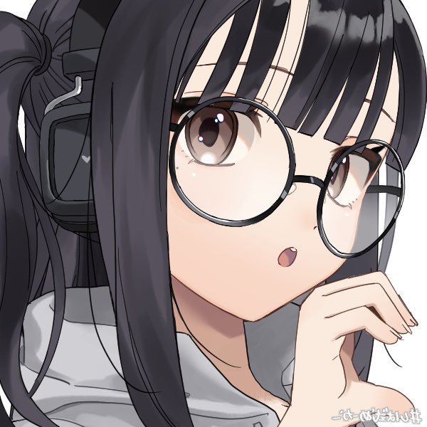 darlingstrawbie's tweet photo. irl vs vtuber https://t.co/F1wbmbS1kM