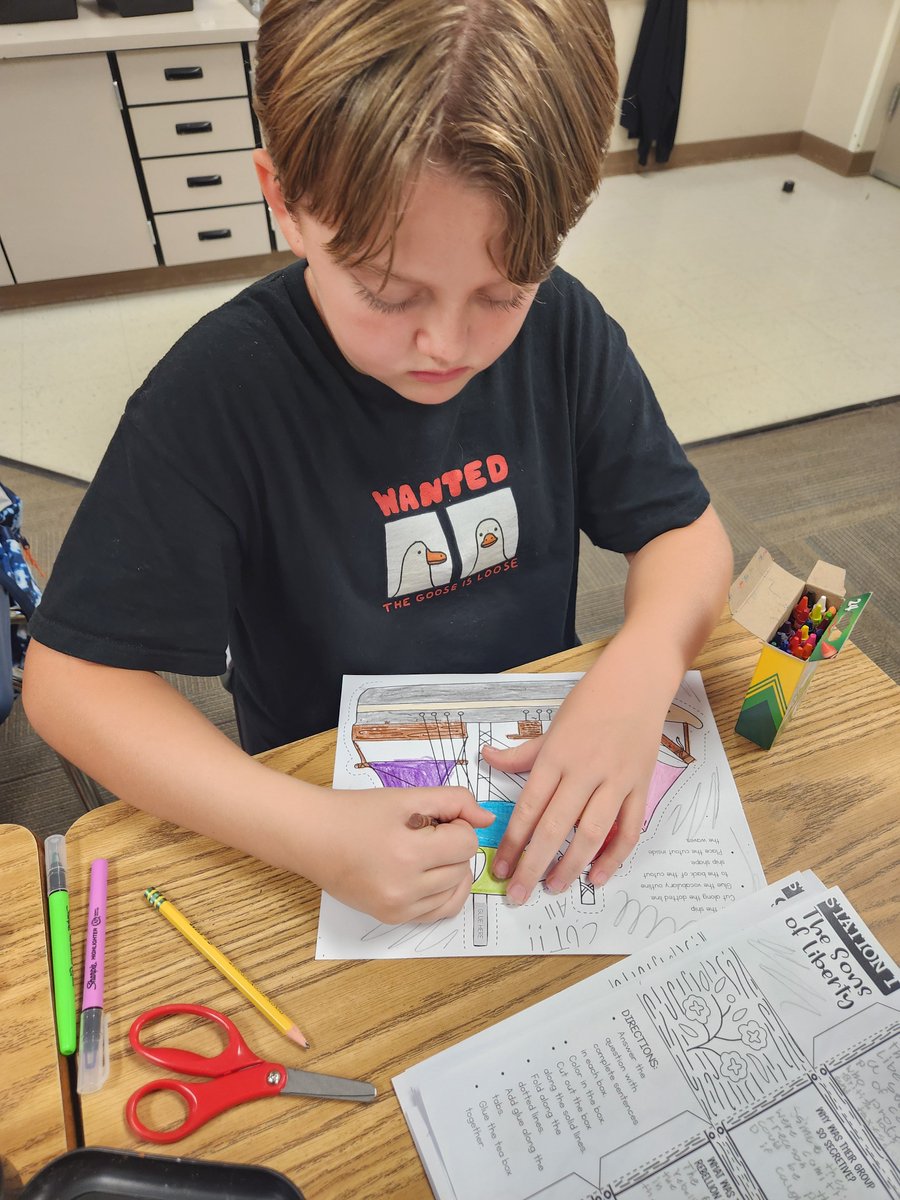 bolognascorpion's tweet photo. Learning about the Boston Tea Party has our 5th graders in Monique Moreno's class excited and curious! They're connecting with history in a way that's both fun and educational.
#WeAreChandlerUnified #bthespark #stingenergy https://t.co/Dj1tpD38Cb