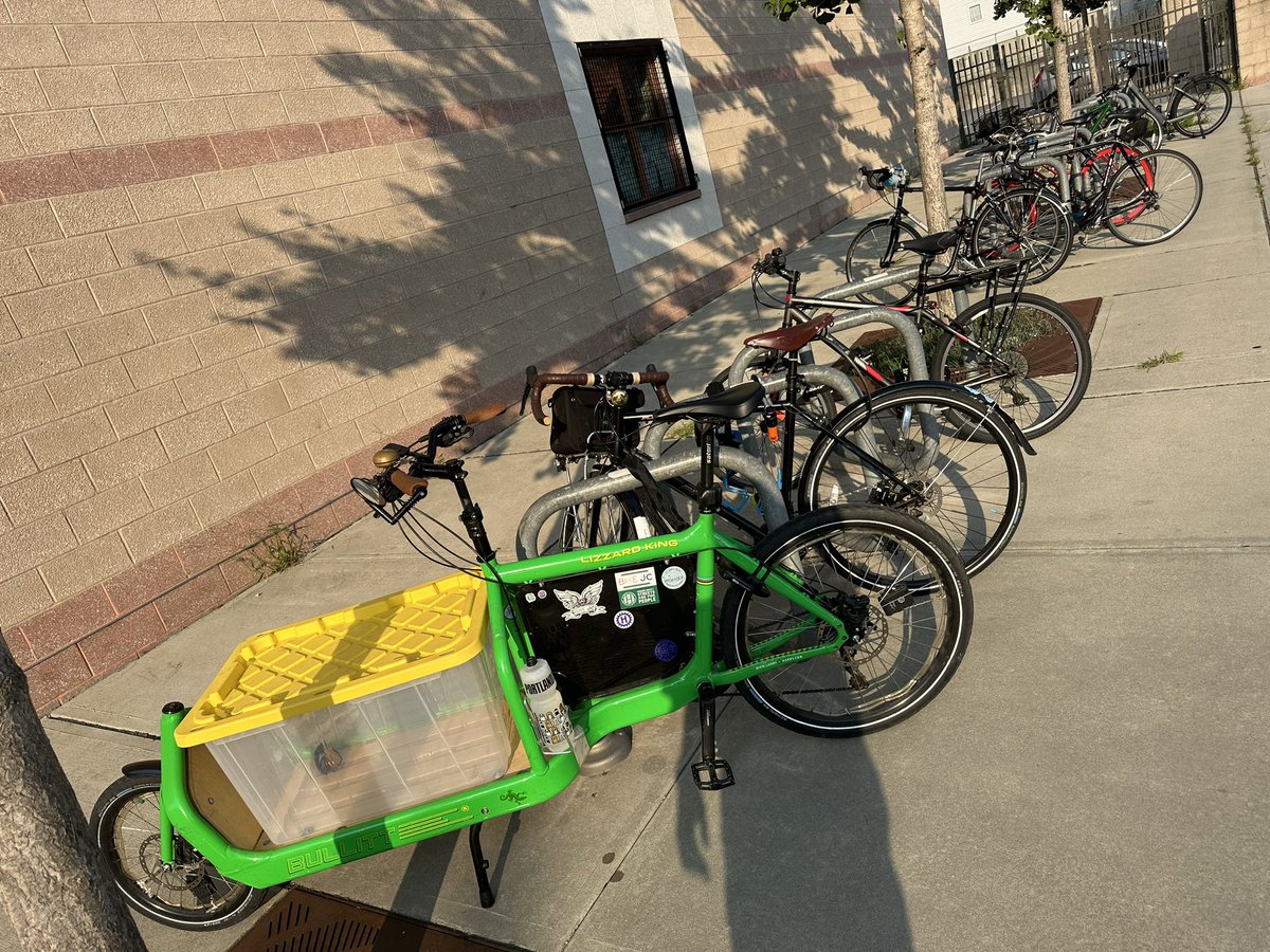 bikejc's tweet photo. Full bike racks outside the Heights bike lane info session! https://t.co/feBb4VxUsl