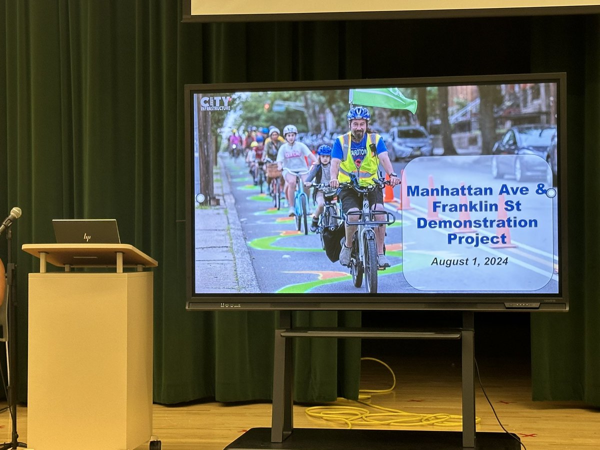 bikejc's tweet photo. Full bike racks outside the Heights bike lane info session! https://t.co/feBb4VxUsl