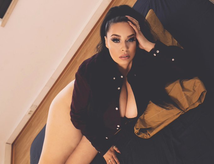 2 pic. I wanna get my huge titties sucked…

#Boobs #tits #busty #bigtits #bbw #tits #bigtits #bigboobs