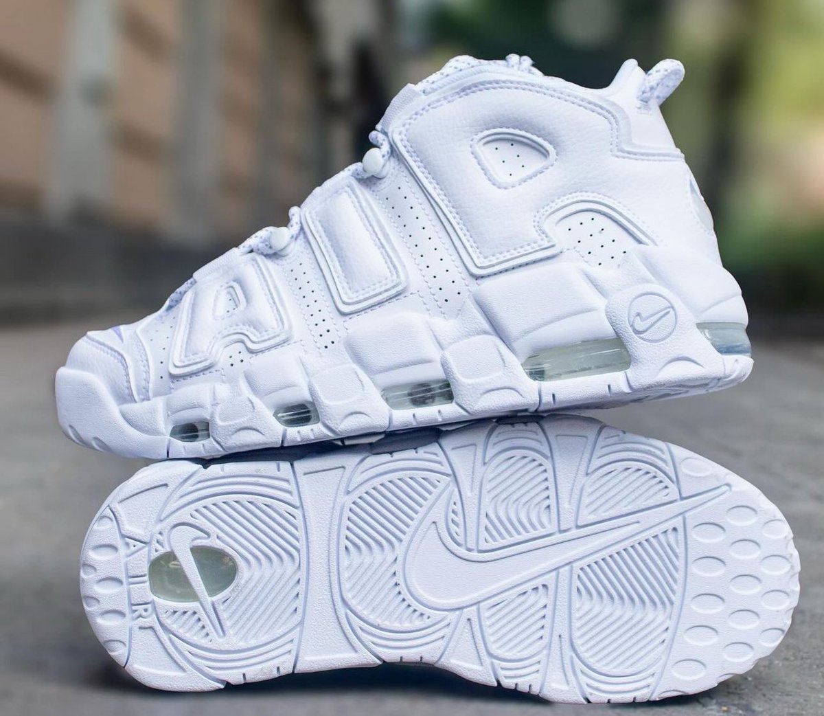 nike uptempo 96 triple white