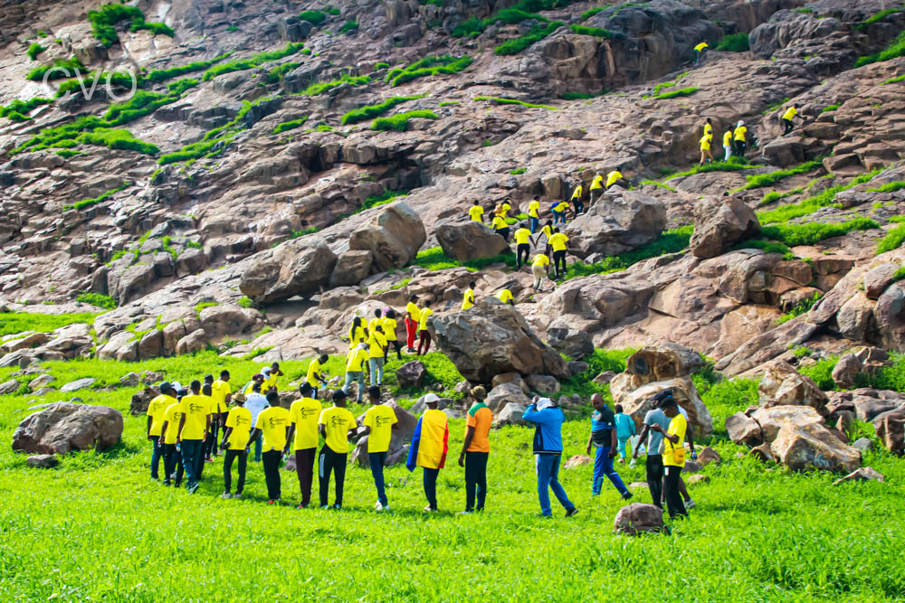 Chadvolonteers's tweet photo. Ça aussi c'est nous 💙💛❤️
Le Rocher des éléphants est un site magnifique. La verdure qui l'entoure  crée un contraste saisissant entre la robustesse de la pierre et la douceur de la nature.
Nous sommes Une jeunesse engagée pour le tourisme, l'environnement et la communauté.#cvo https://t.co/wuYzZX229T